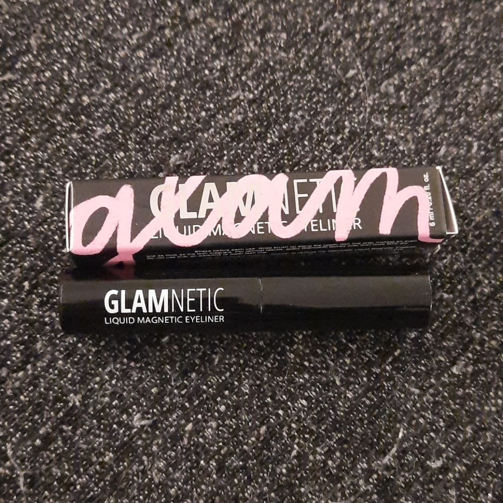 2/$23 Glamnetic Liquid Eyeliner - Picture 2 of 3